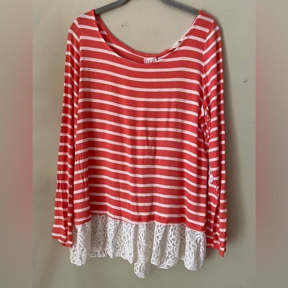 Entro Top with Lace and Back Detail M